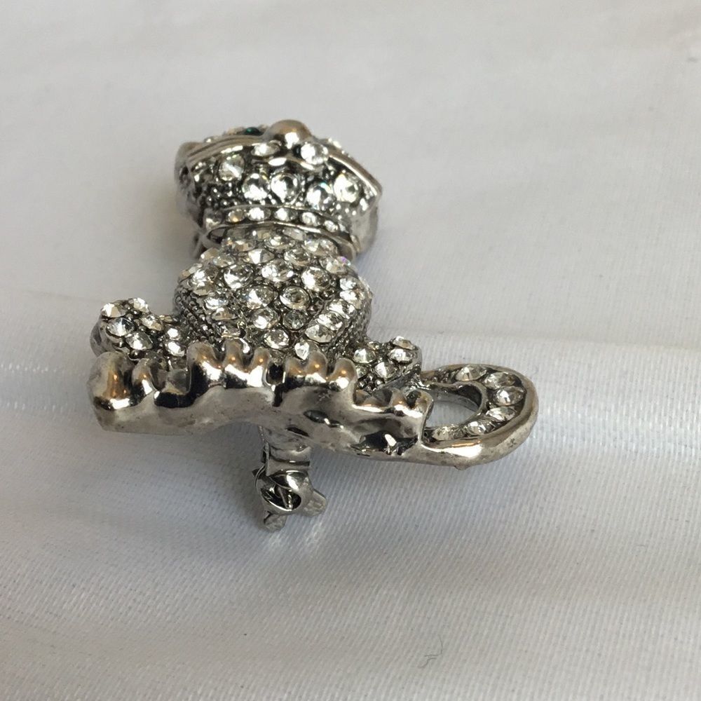 Cara Crystal Cat Pin (G1) - Picture 5 of 6